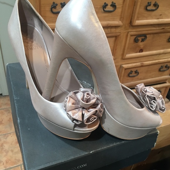 Brand-name high heel shoes - Picture 3 of 4